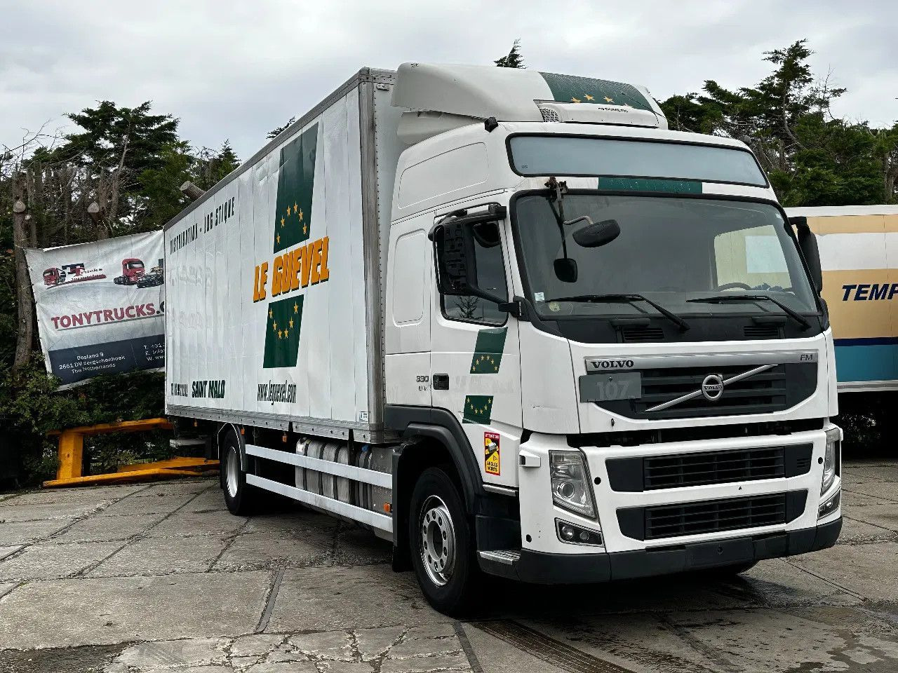 Volvo FM 330 4X2 BOX Spring/Air EURO5 Double Airco Ret - بصندوق مغلق شاحنة: صور 1 Volvo FM 330 4X2 BOX Spring/Air EURO5 Double Airco Ret - بصندوق مغلق شاحنة: صور 1