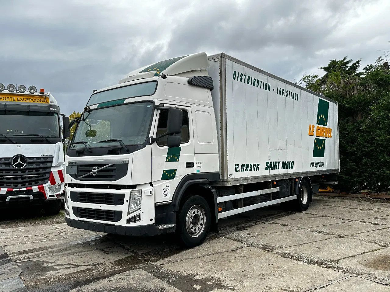 Volvo FM 330 4X2 BOX Spring/Air EURO5 Double Airco Ret - بصندوق مغلق شاحنة: صور 2 Volvo FM 330 4X2 BOX Spring/Air EURO5 Double Airco Ret - بصندوق مغلق شاحنة: صور 2