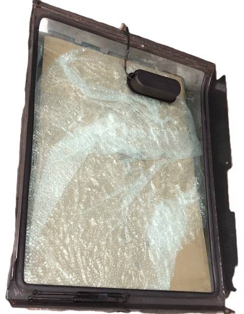 Front window for Nissan/Atlet - نافذة و قطع الغيار - معدات المناولة: صور 2 Front window for Nissan/Atlet - نافذة و قطع الغيار - معدات المناولة: صور 2