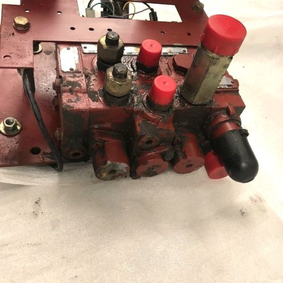 Hydraulic control valve for Linde - صمام هيدروليكي - معدات المناولة: صور 4 Hydraulic control valve for Linde - صمام هيدروليكي - معدات المناولة: صور 4
