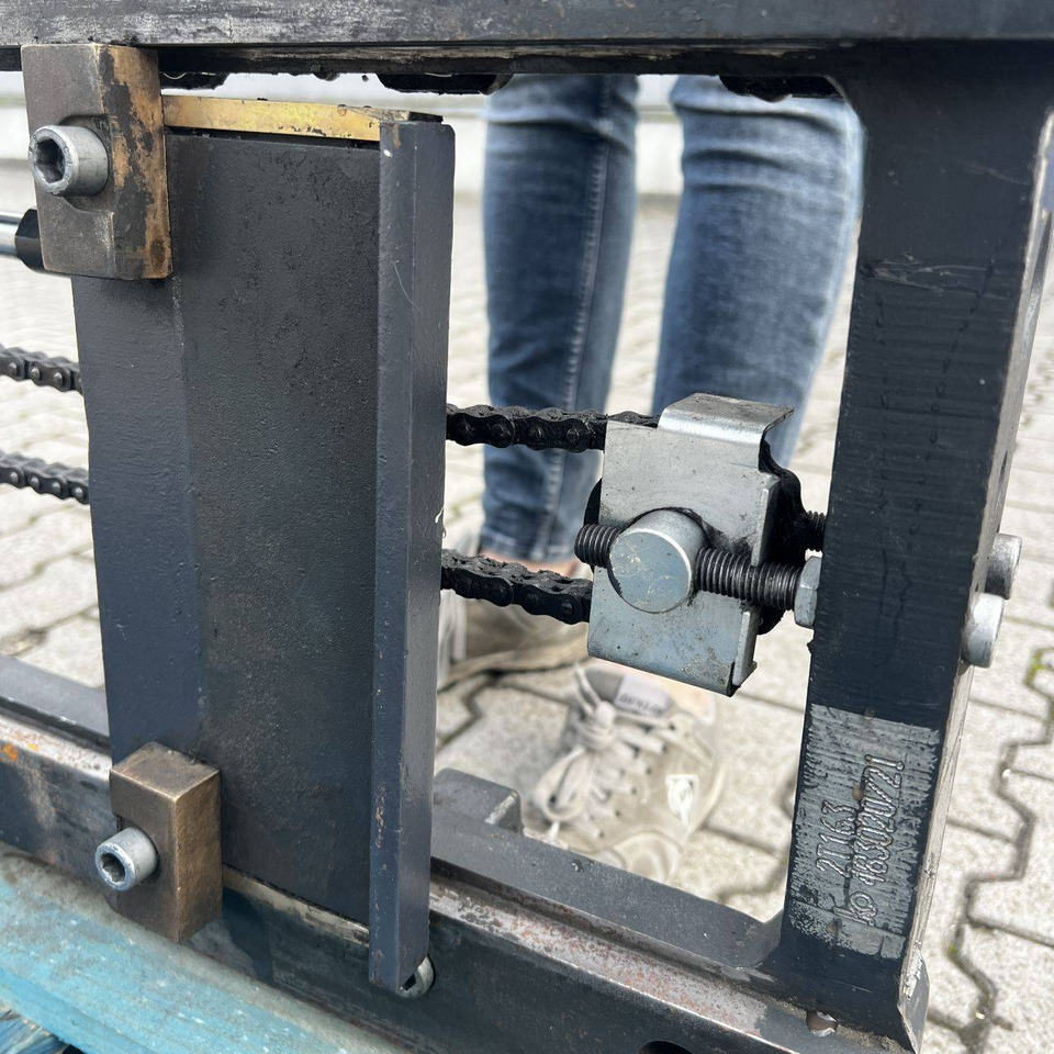 KAUP 2T163SN Forkpositioner without sideshift - ملحقات: صور 2 KAUP 2T163SN Forkpositioner without sideshift - ملحقات: صور 2