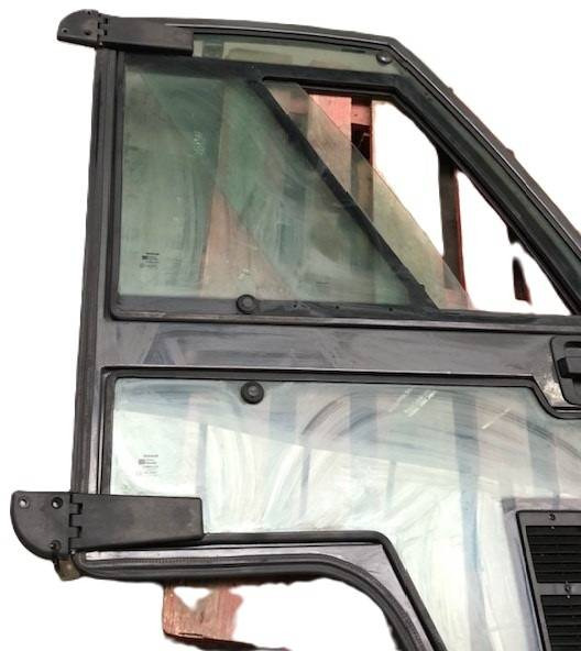 Right door for Nissan - باب و قطع الغيار - معدات المناولة: صور 3 Right door for Nissan - باب و قطع الغيار - معدات المناولة: صور 3