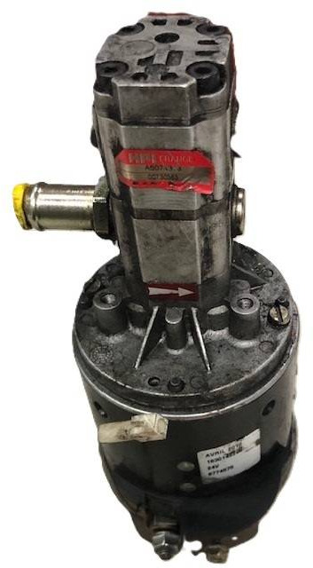 Steering motor & pomp 24 V - قيادة السيارة - معدات المناولة: صور 2 Steering motor & pomp 24 V - قيادة السيارة - معدات المناولة: صور 2