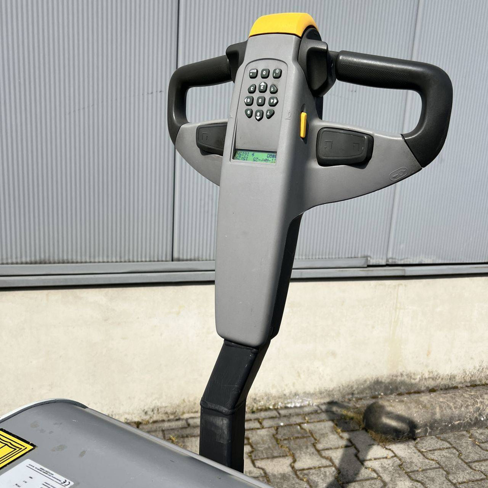 Unicarriers PLL180 - معدات الرفع منخفض المستوى: صور 4 Unicarriers PLL180 - معدات الرفع منخفض المستوى: صور 4