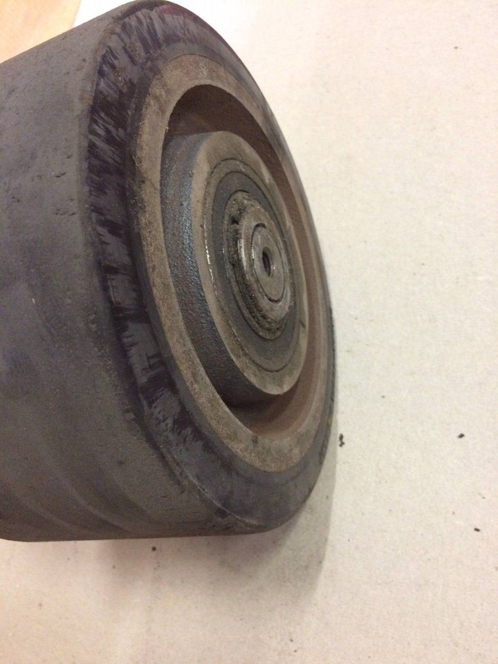 Wheel for Atlet UNS - قيادة السيارة - معدات المناولة: صور 2 Wheel for Atlet UNS - قيادة السيارة - معدات المناولة: صور 2