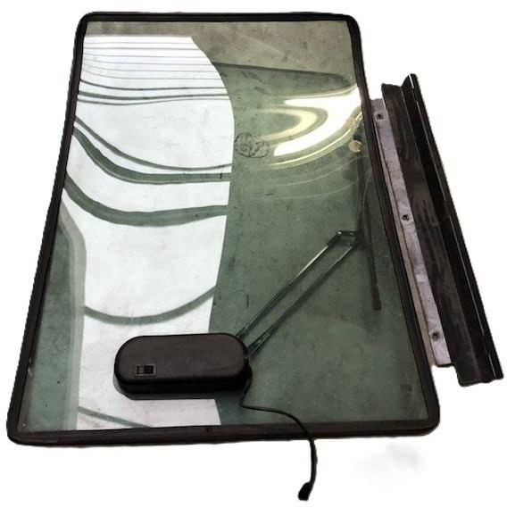 Window Assy, front for Nissan - نافذة و قطع الغيار - معدات المناولة: صور 1 Window Assy, front for Nissan - نافذة و قطع الغيار - معدات المناولة: صور 1