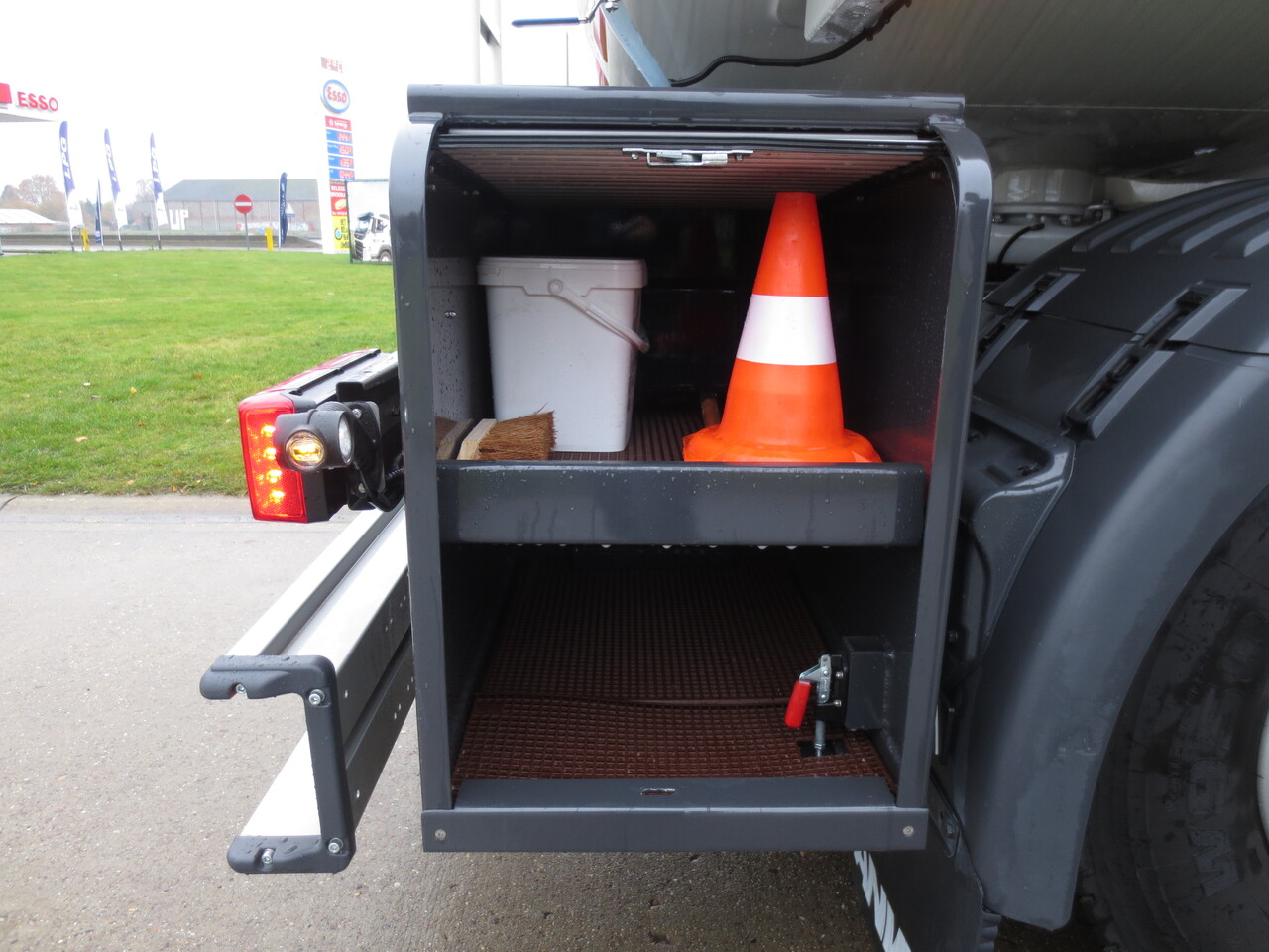 SCANIA G370 - شاحنة صهريج: صور 5 SCANIA G370 - شاحنة صهريج: صور 5