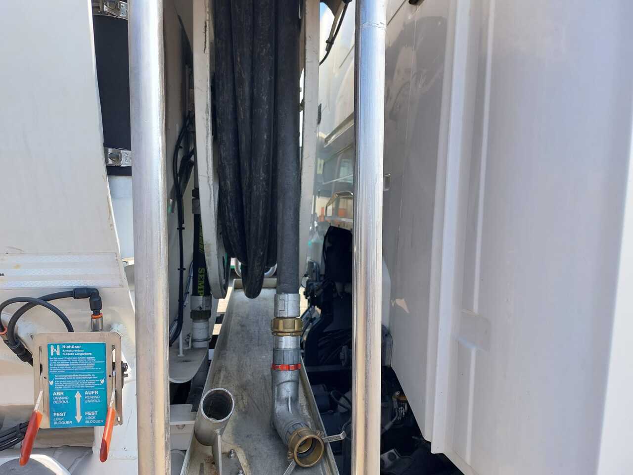 SCANIA PRT - شاحنة صهريج: صور 2 SCANIA PRT - شاحنة صهريج: صور 2