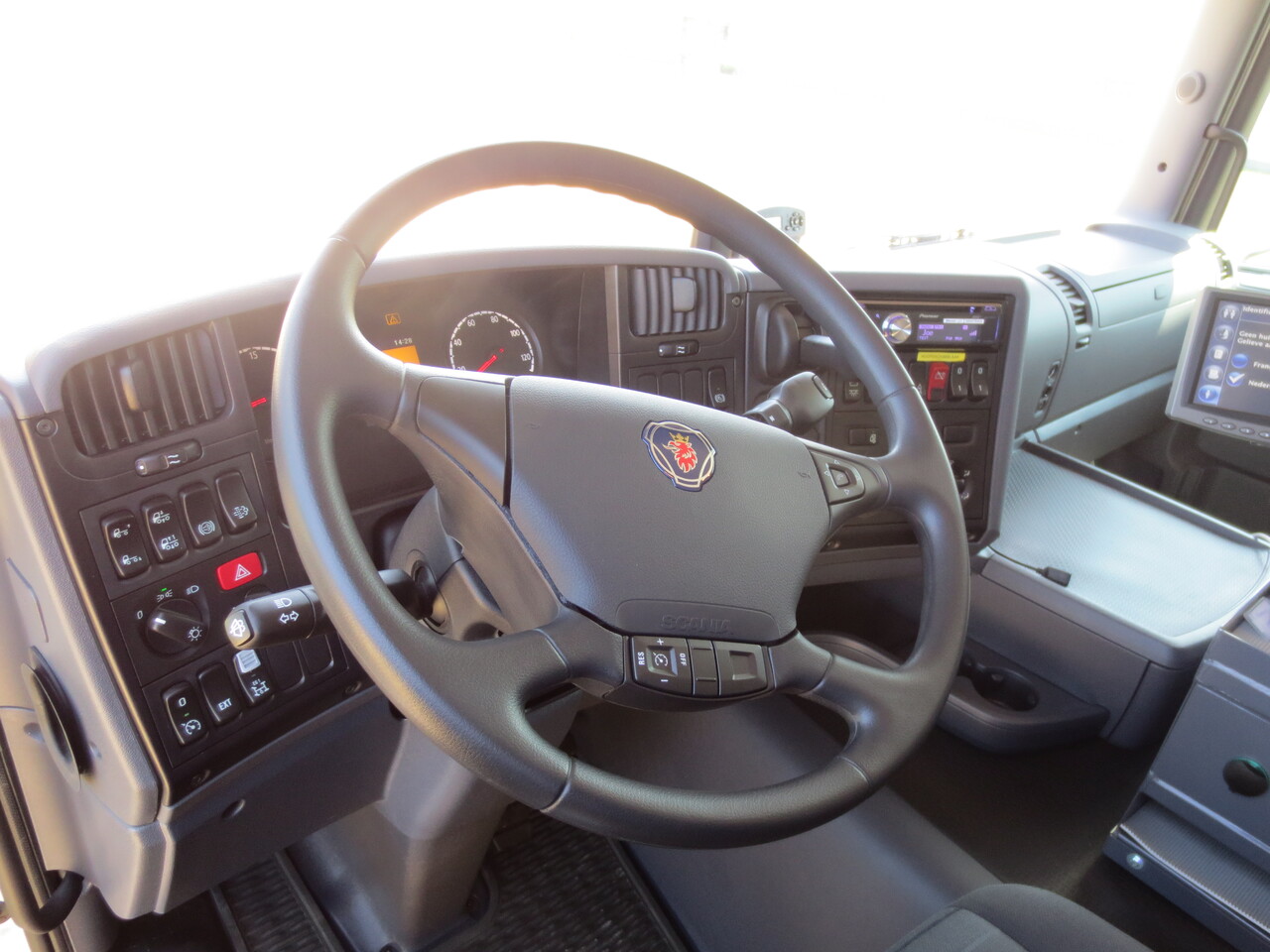 شاحنة صهريج Scania G370: صور 7