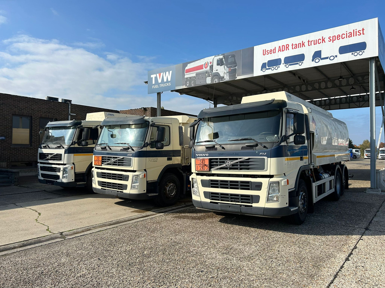 VOLVO FM (lot of 3) - شاحنة صهريج: صور 1 VOLVO FM (lot of 3) - شاحنة صهريج: صور 1