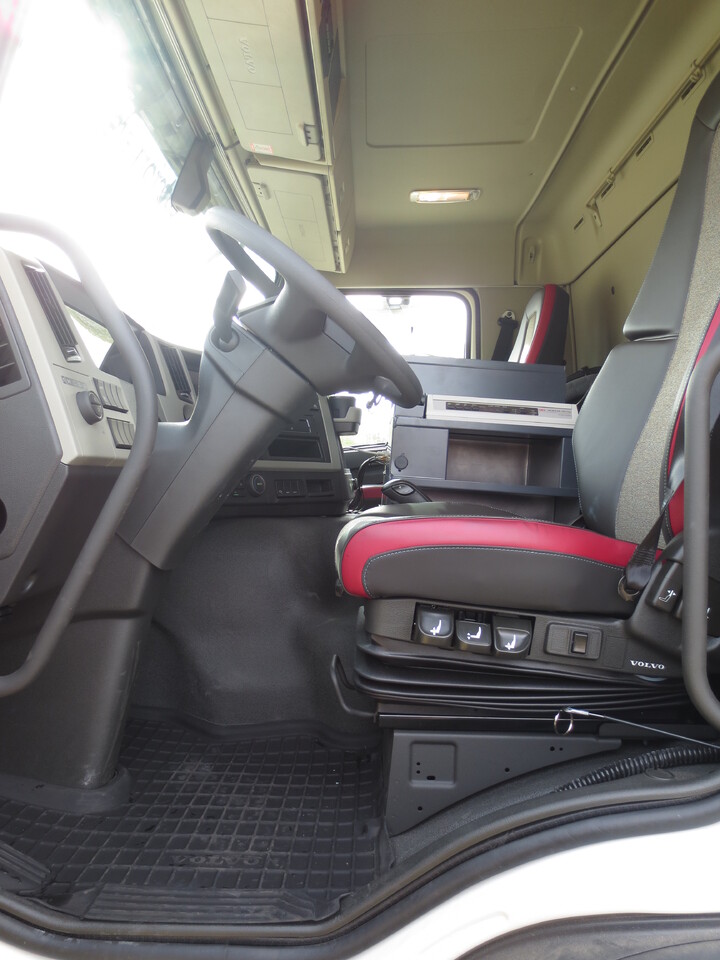 VOLVO FM - شاحنة صهريج: صور 5 VOLVO FM - شاحنة صهريج: صور 5