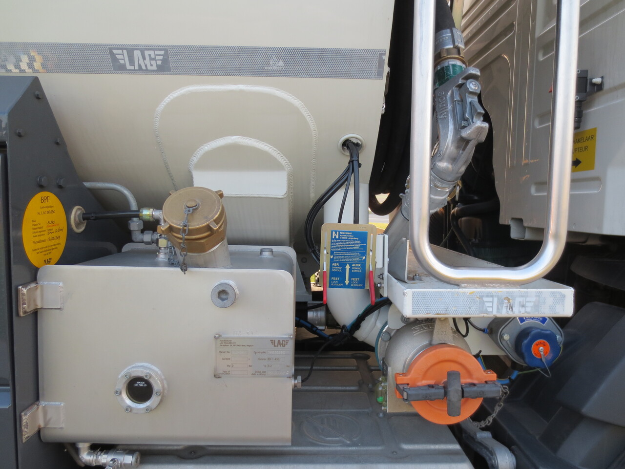 شاحنة صهريج VOLVO FM: صور 9 شاحنة صهريج VOLVO FM: صور 9