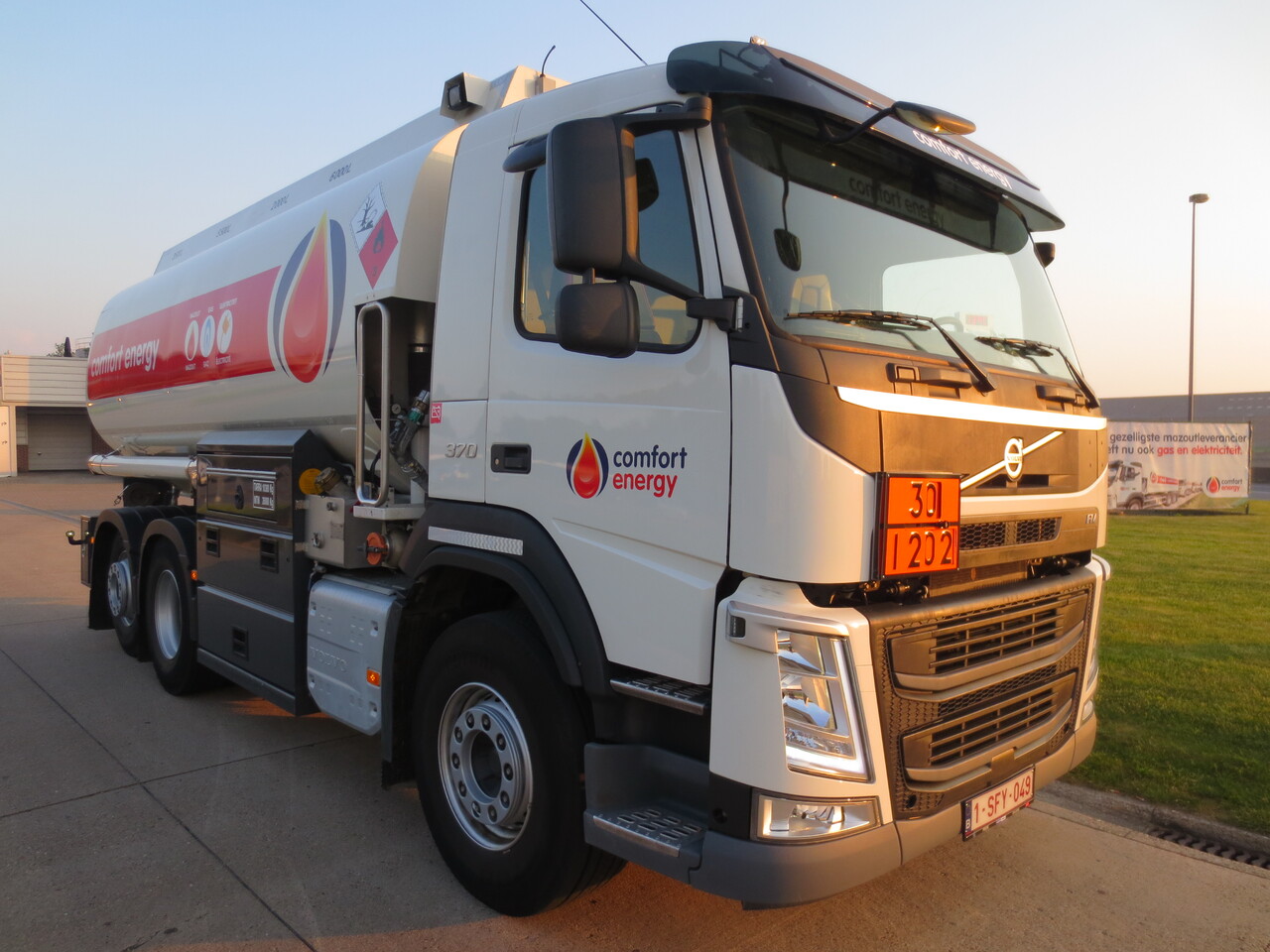 شاحنة صهريج VOLVO FM: صور 14 شاحنة صهريج VOLVO FM: صور 14