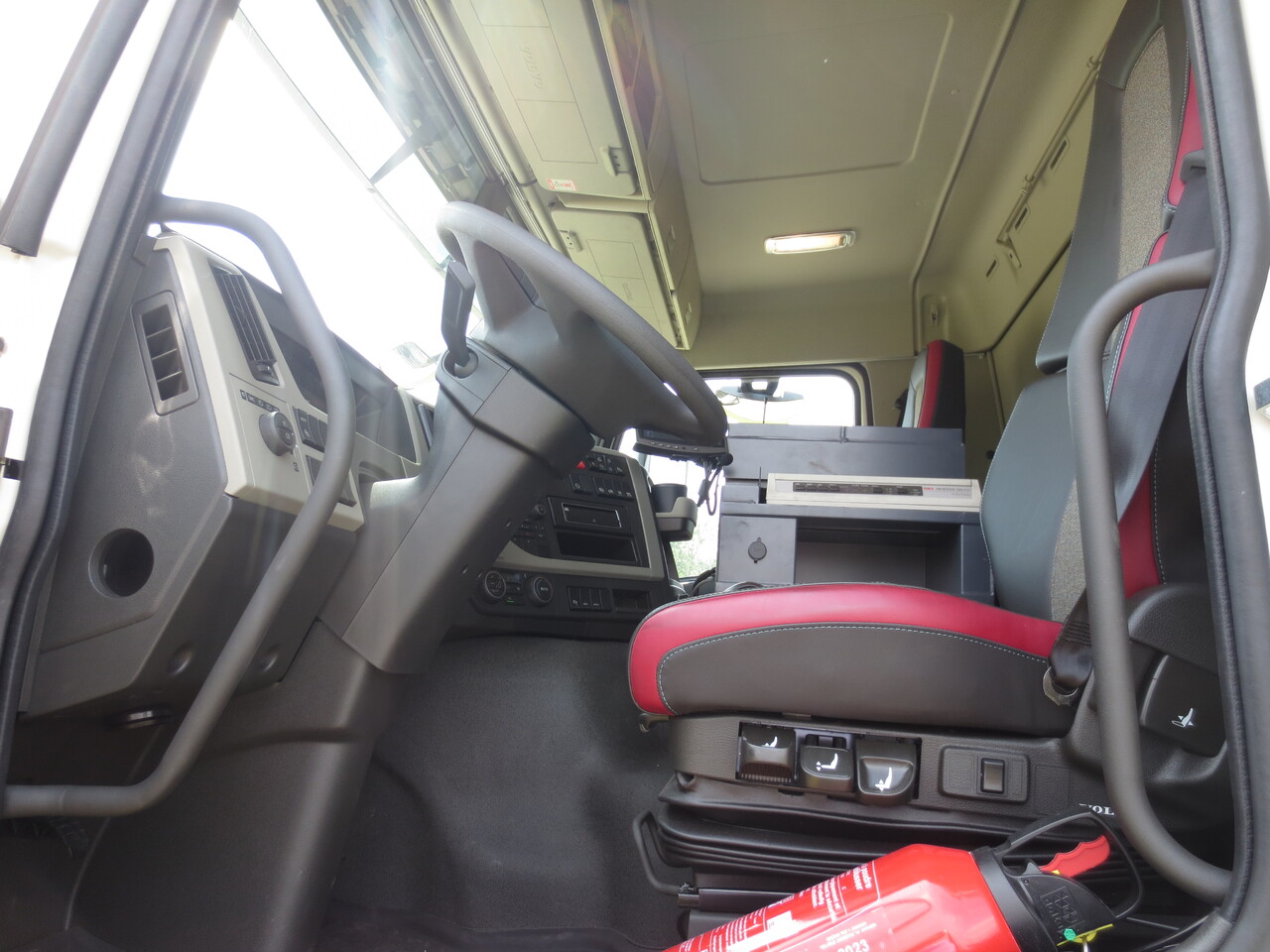 شاحنة صهريج VOLVO FM: صور 11 شاحنة صهريج VOLVO FM: صور 11