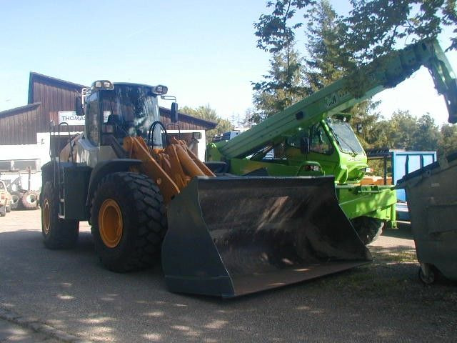 Liebherr L556 2plus2 - اللودر بعجل: صور 1 Liebherr L556 2plus2 - اللودر بعجل: صور 1