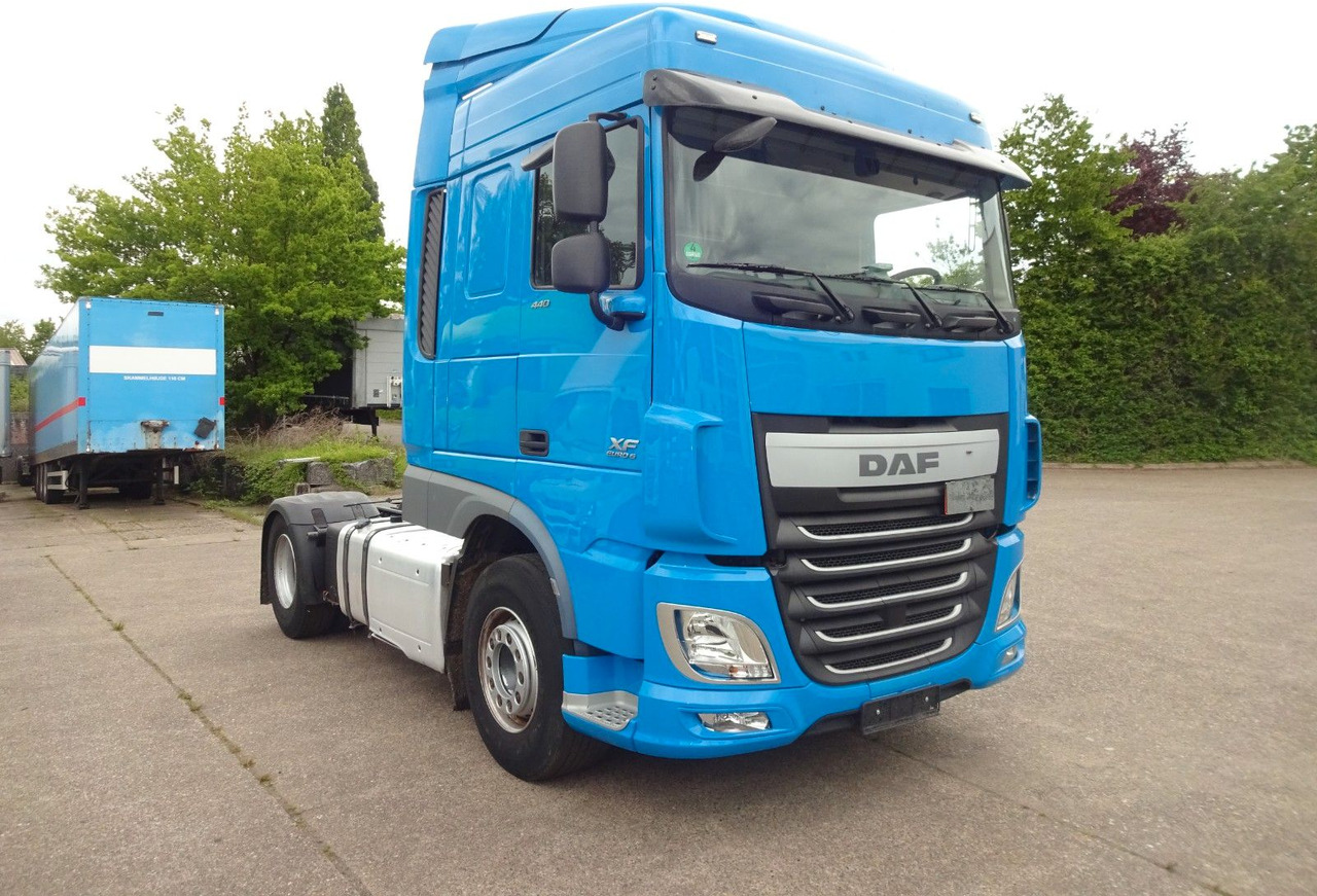 DAF XF 440, SC, Klima, 2 x Tank, Intarder, - شاحنة جرار: صور 1 DAF XF 440, SC, Klima, 2 x Tank, Intarder, - شاحنة جرار: صور 1