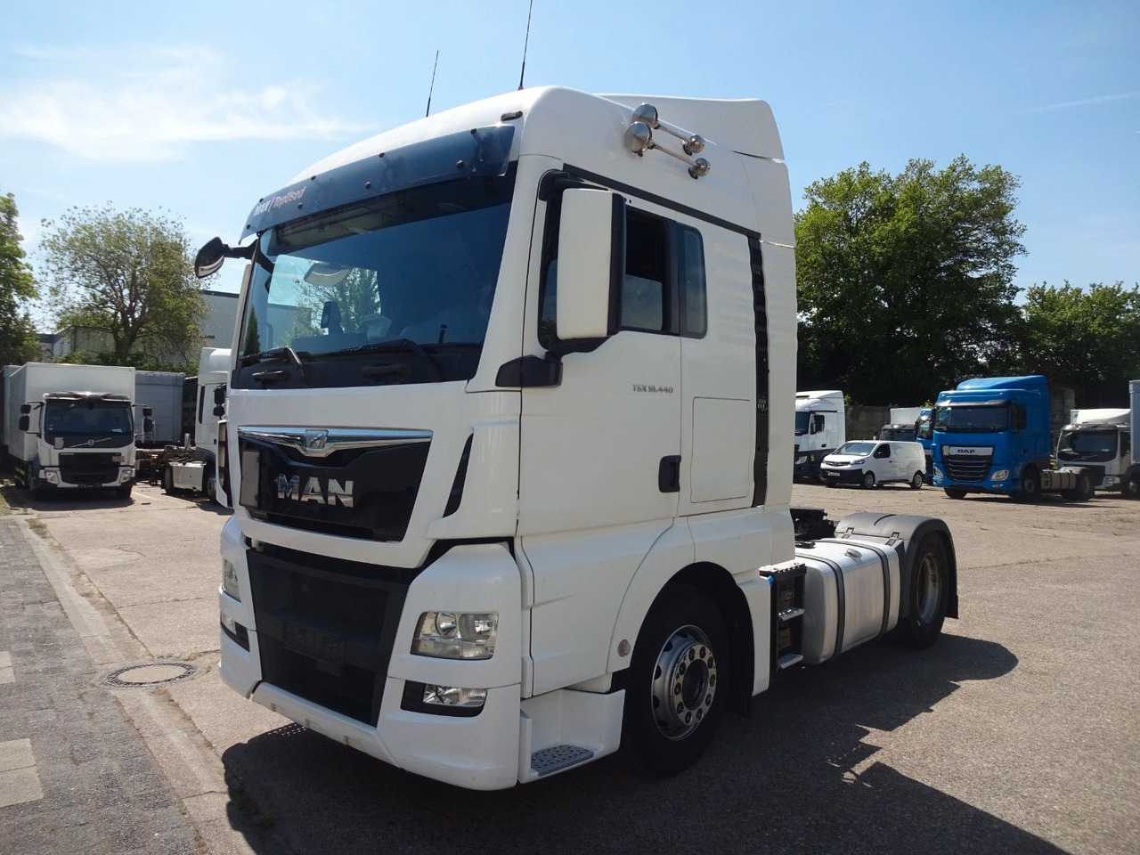MAN TGX 18.440, XLX, Intarder, 2xTanks, ACC, Navi - شاحنة جرار: صور 1 MAN TGX 18.440, XLX, Intarder, 2xTanks, ACC, Navi - شاحنة جرار: صور 1