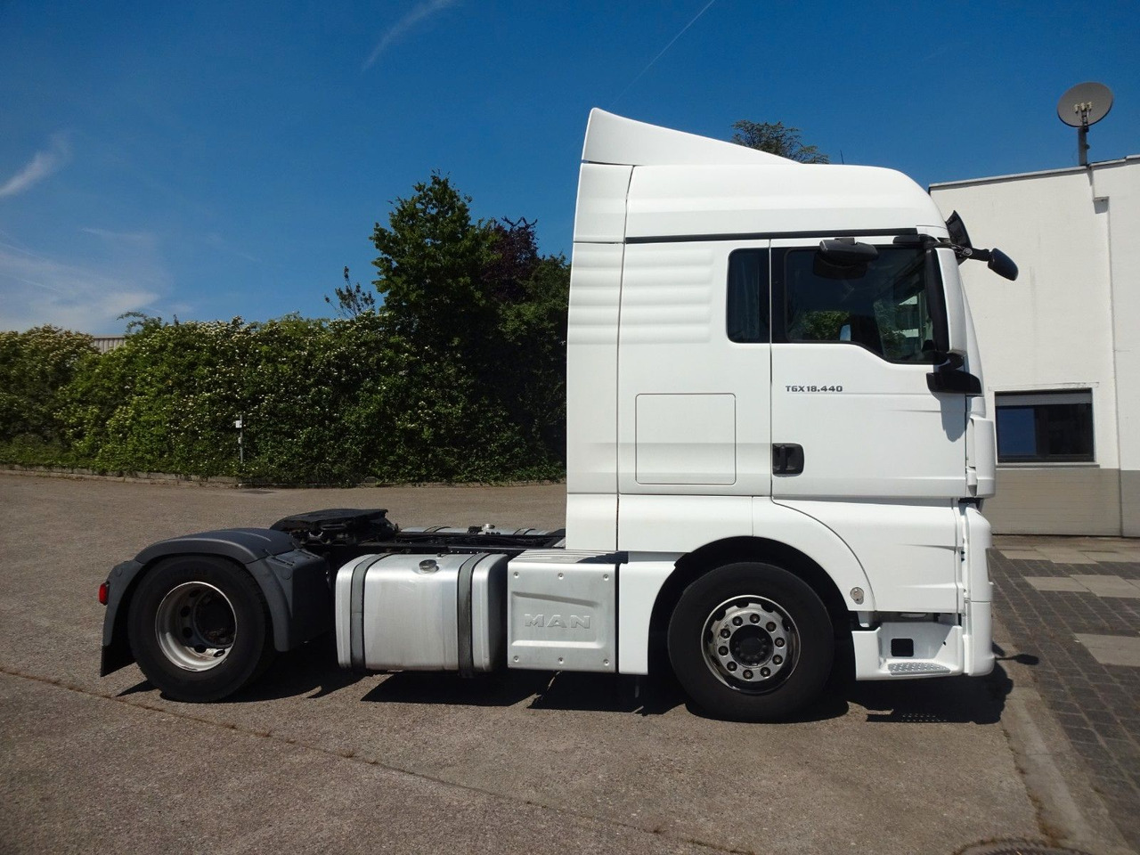 MAN TGX 18.440, XLX, Intarder, 2xTanks, ACC, Navi - شاحنة جرار: صور 4 MAN TGX 18.440, XLX, Intarder, 2xTanks, ACC, Navi - شاحنة جرار: صور 4