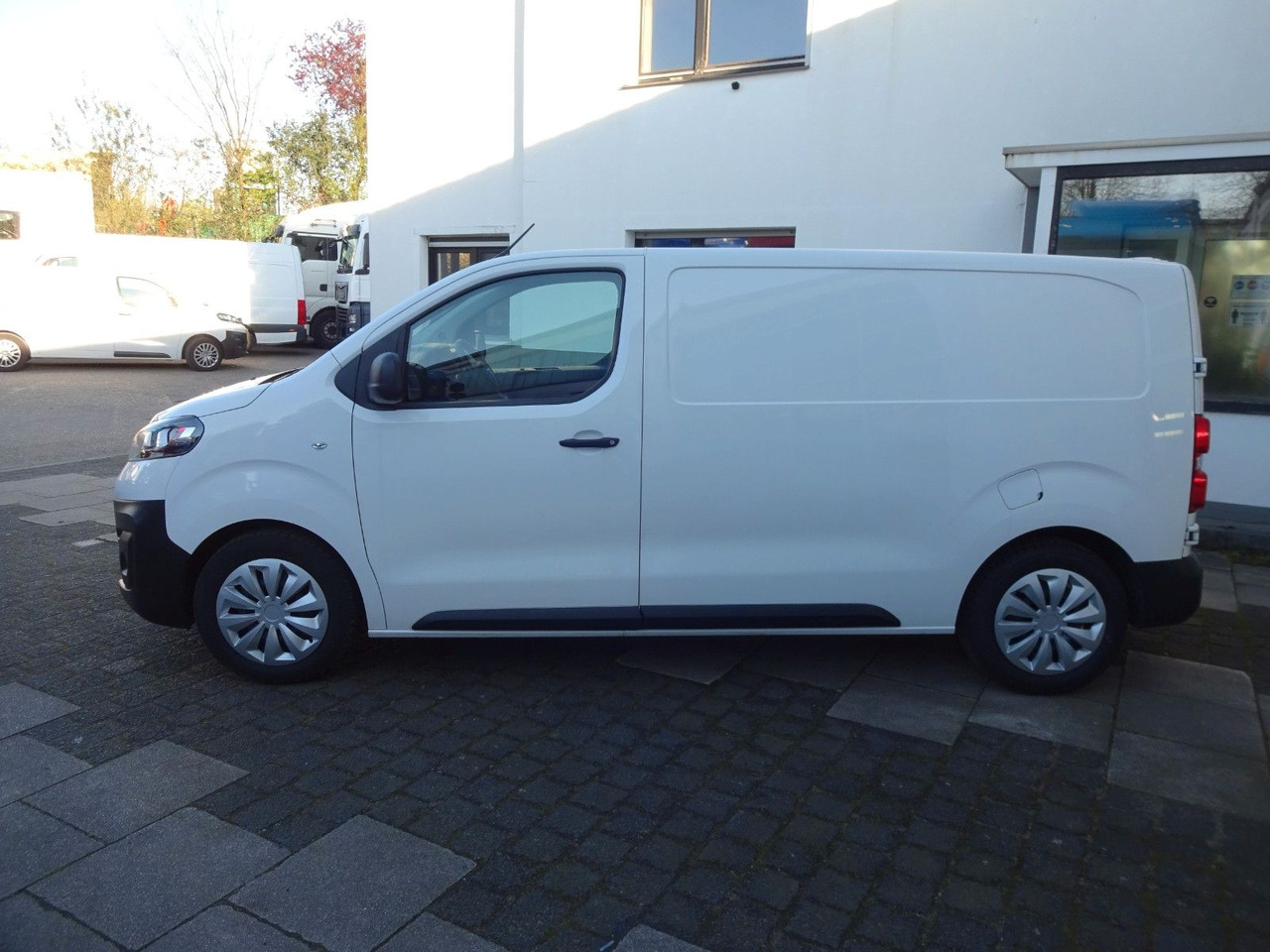 Opel 50 x Vivaro Kasten, L1H1, Klima, PDC, Tempomat - فان المدمجة: صور 4 Opel 50 x Vivaro Kasten, L1H1, Klima, PDC, Tempomat - فان المدمجة: صور 4
