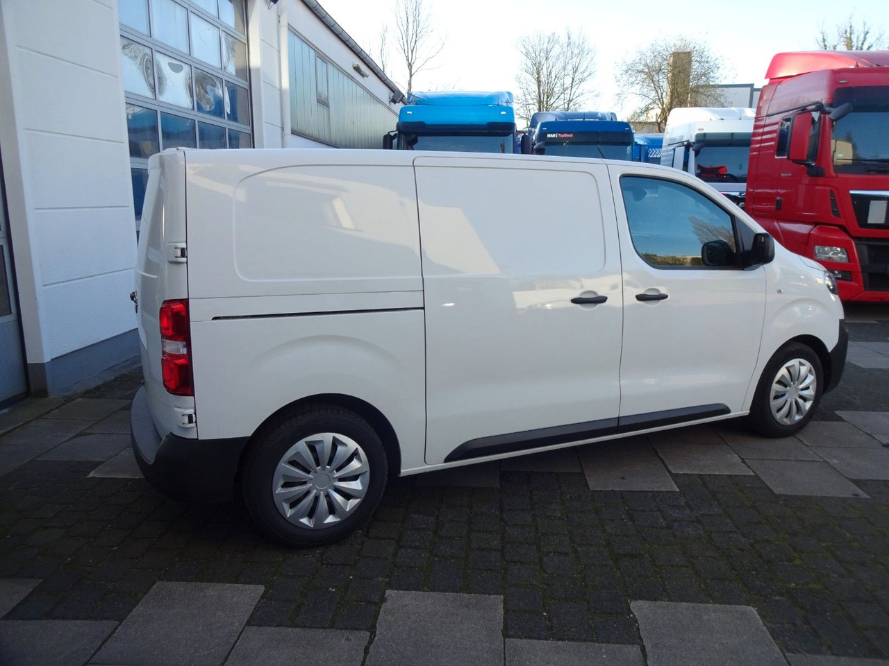 Opel 50 x Vivaro Kasten, L1H1, Klima, PDC, Tempomat - فان المدمجة: صور 5 Opel 50 x Vivaro Kasten, L1H1, Klima, PDC, Tempomat - فان المدمجة: صور 5