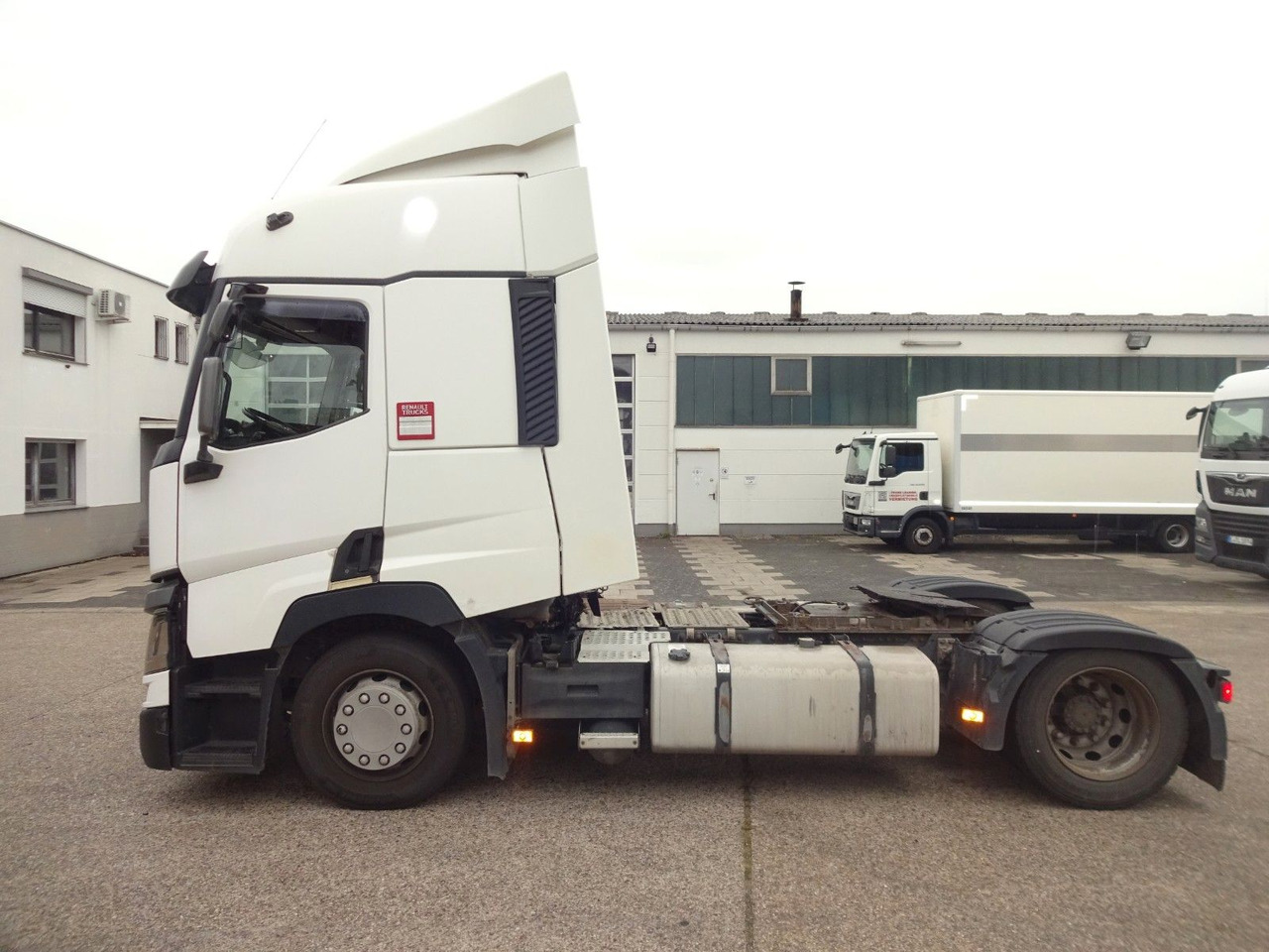 Renault Premium 460, Low Liner, Hubsattelkupplung - شاحنة جرار: صور 4 Renault Premium 460, Low Liner, Hubsattelkupplung - شاحنة جرار: صور 4