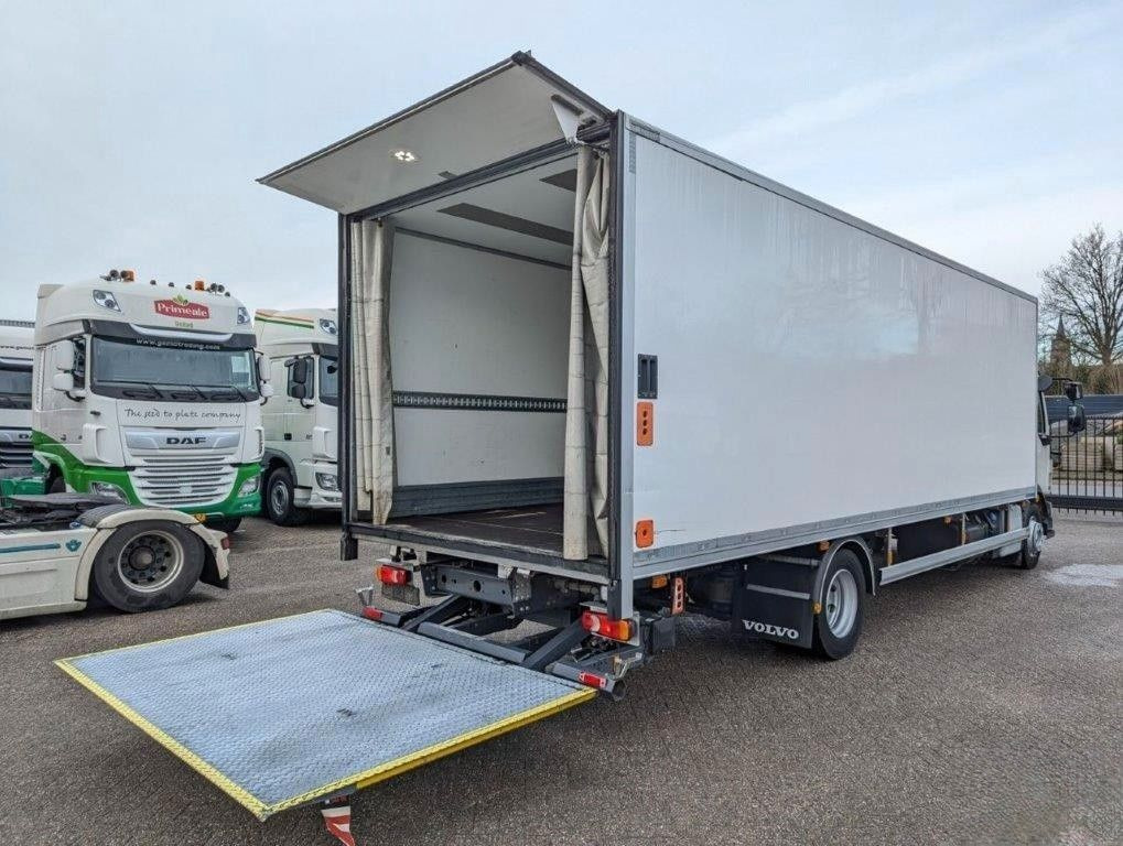 Volvo FL 210, 12tn., Isolirt, Autom, wie neu - بصندوق مغلق شاحنة: صور 5 Volvo FL 210, 12tn., Isolirt, Autom, wie neu - بصندوق مغلق شاحنة: صور 5