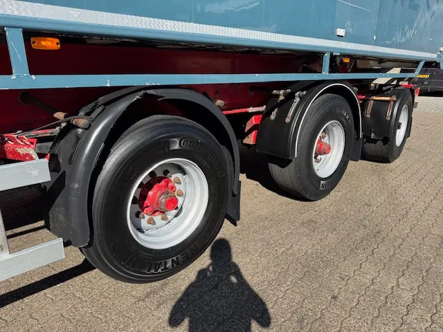 Bulthuis TATA 23 57m3 Stuuras Liftas 10T assen Klep/Deuren + bietenrek Nieuwe APK 8/2026 - قلابة نصف مقطورة: صور 5 Bulthuis TATA 23 57m3 Stuuras Liftas 10T assen Klep/Deuren + bietenrek Nieuwe APK 8/2026 - قلابة نصف مقطورة: صور 5