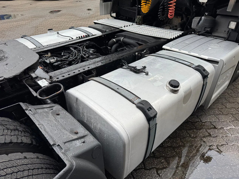 MAN TGX 18.460 XLX Retarder 420.680KM!! 2x tank NL Truck - شاحنة جرار: صور 5 MAN TGX 18.460 XLX Retarder 420.680KM!! 2x tank NL Truck - شاحنة جرار: صور 5