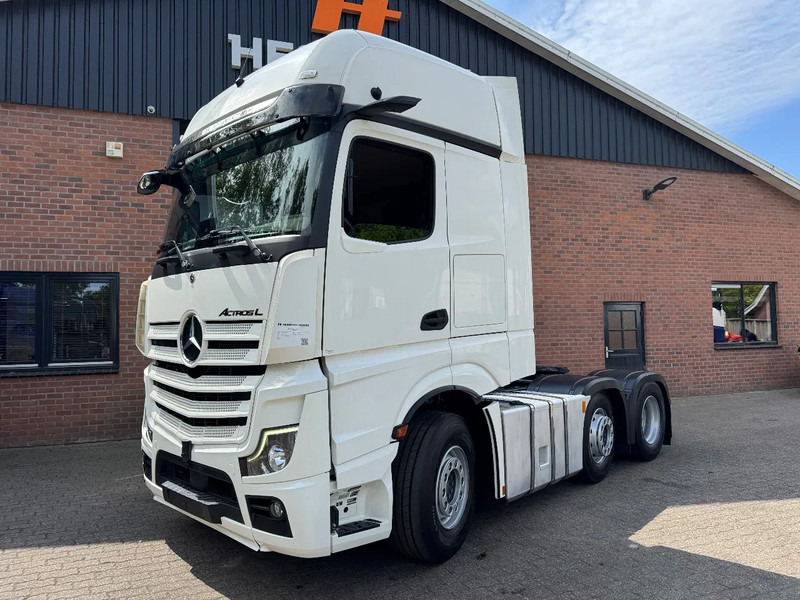Mercedes-Benz Actros 2545 6X2 Gigaspace Gestuurde voorloopas NL Truck 327.240KM - شاحنة جرار: صور 1 Mercedes-Benz Actros 2545 6X2 Gigaspace Gestuurde voorloopas NL Truck 327.240KM - شاحنة جرار: صور 1
