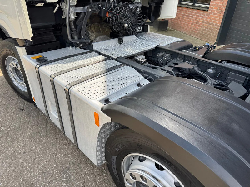 Mercedes-Benz Actros 2545 6X2 Gigaspace Gestuurde voorloopas NL Truck 327.240KM - شاحنة جرار: صور 5 Mercedes-Benz Actros 2545 6X2 Gigaspace Gestuurde voorloopas NL Truck 327.240KM - شاحنة جرار: صور 5