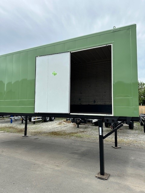 Krone BDF-System, 7.450 mm lang, LACK NEU! - بصندوق مغلق: صور 2 Krone BDF-System, 7.450 mm lang, LACK NEU! - بصندوق مغلق: صور 2