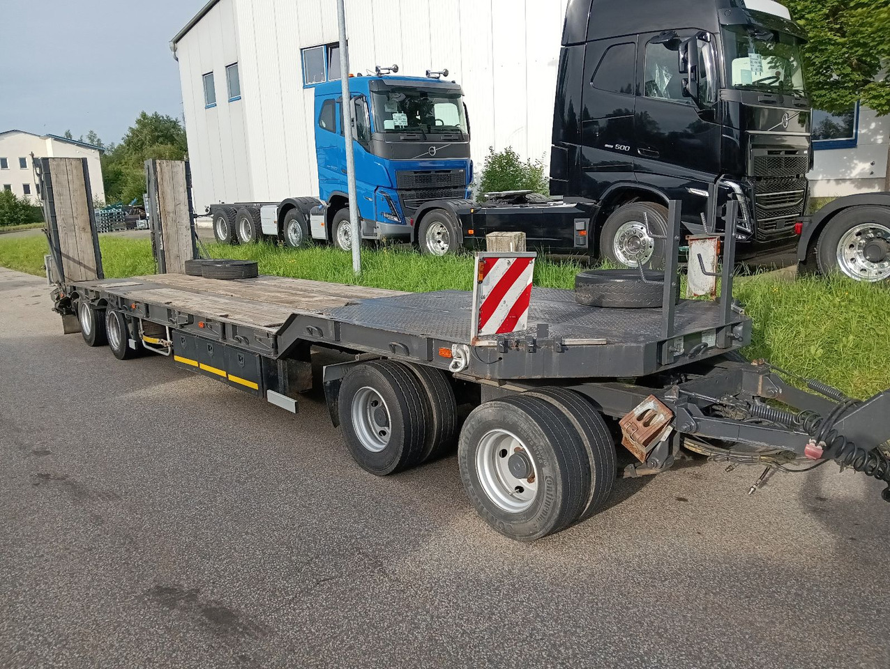 Fliegl 4-Achs Tieflader hydr.Rampe Blatt TopZustand TÜV - عربة مسطحة منخفضة مقطورة: صور 2 Fliegl 4-Achs Tieflader hydr.Rampe Blatt TopZustand TÜV - عربة مسطحة منخفضة مقطورة: صور 2