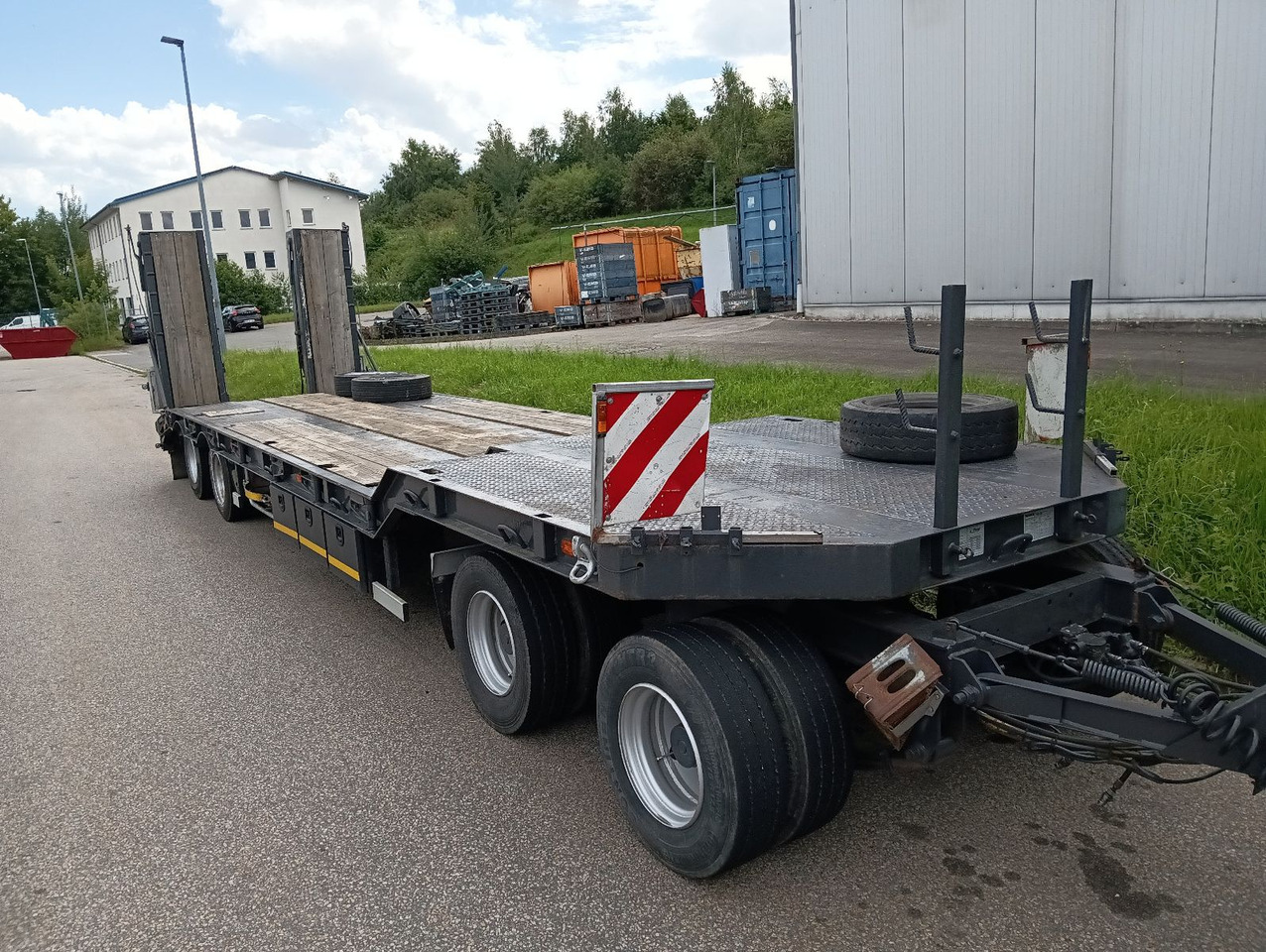 Fliegl 4-Achs Tieflader hydr.Rampe Blatt TopZustand TÜV - عربة مسطحة منخفضة مقطورة: صور 5 Fliegl 4-Achs Tieflader hydr.Rampe Blatt TopZustand TÜV - عربة مسطحة منخفضة مقطورة: صور 5
