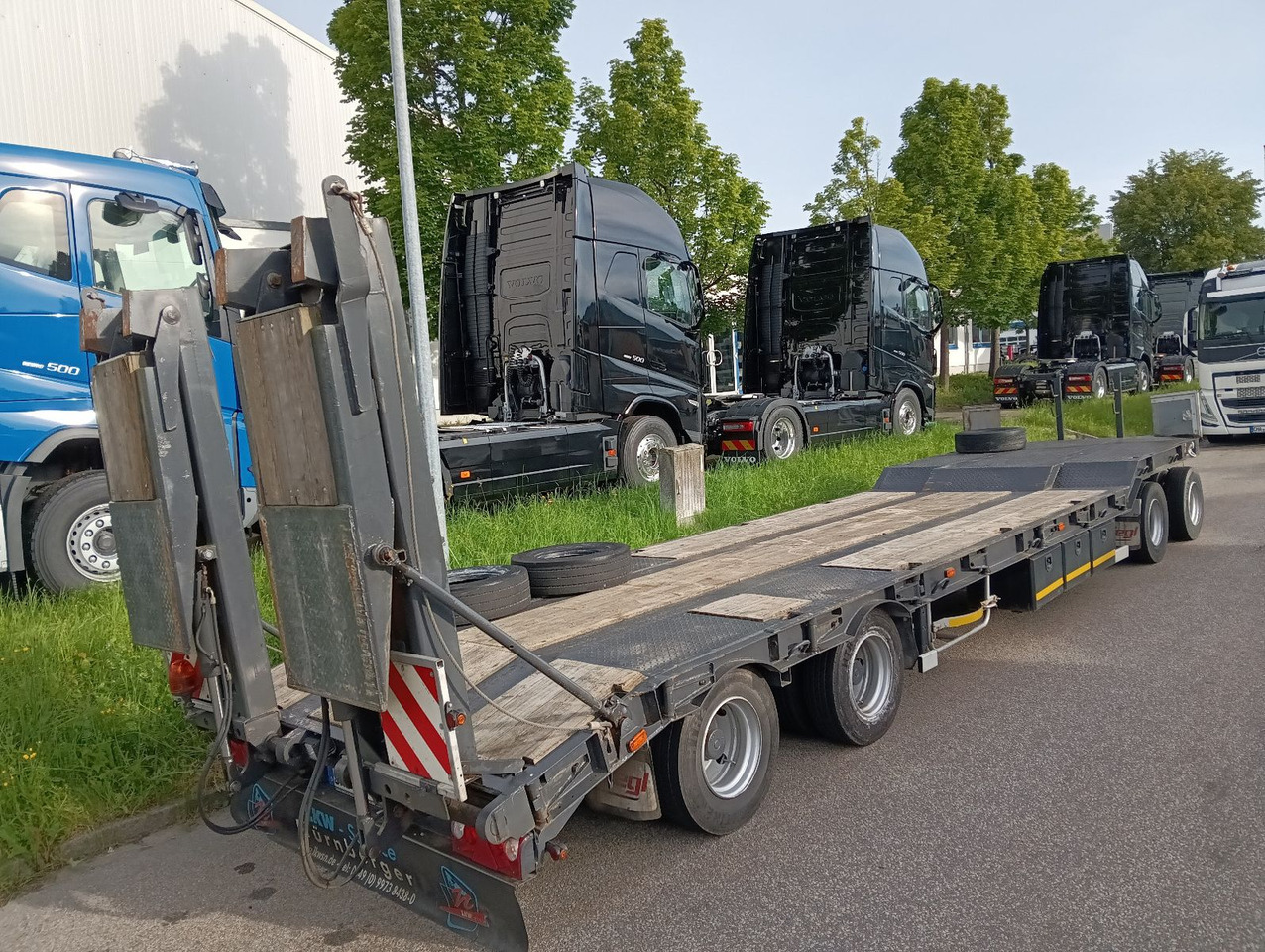 Fliegl 4-Achs Tieflader hydr.Rampe Blatt TopZustand TÜV - عربة مسطحة منخفضة مقطورة: صور 1 Fliegl 4-Achs Tieflader hydr.Rampe Blatt TopZustand TÜV - عربة مسطحة منخفضة مقطورة: صور 1