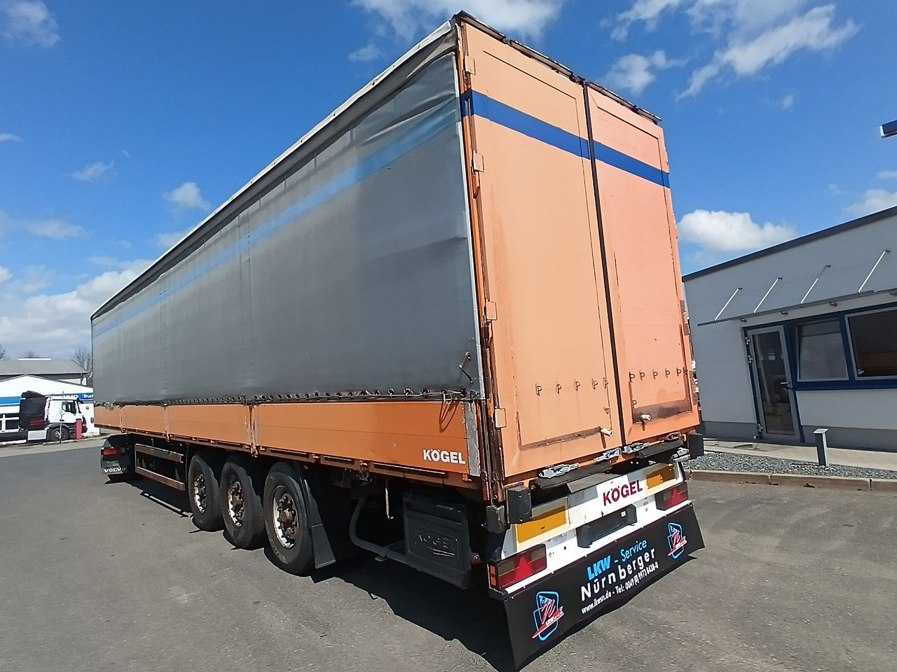 Kögel SN24BORDWANDSIDER EDSCHA BPW Disc Lift Portaltür - الخيمة نصف مقطورة: صور 2 Kögel SN24BORDWANDSIDER EDSCHA BPW Disc Lift Portaltür - الخيمة نصف مقطورة: صور 2