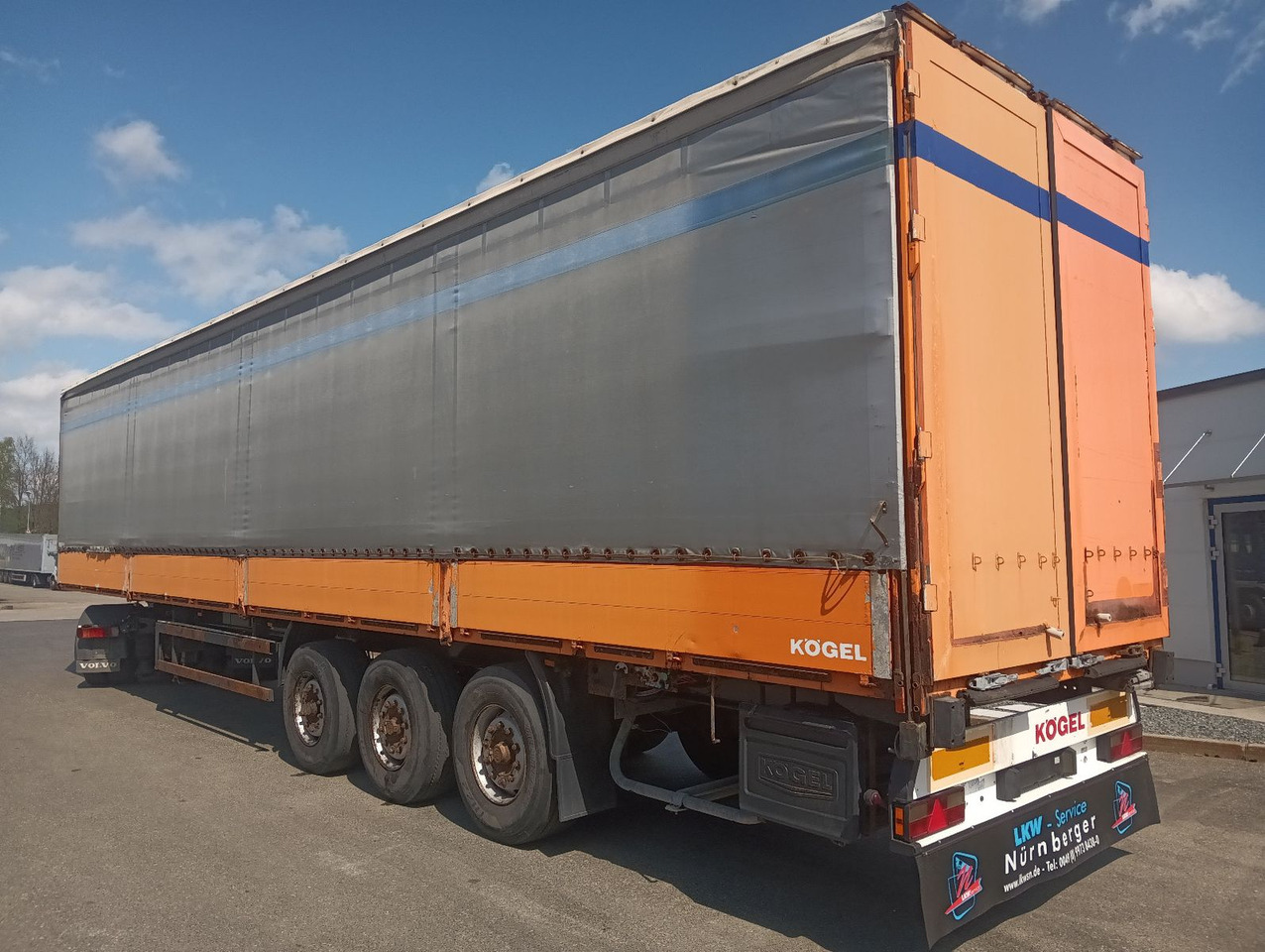 Kögel SN24BORDWANDSIDER EDSCHA BPW Disc Lift Portaltür - الخيمة نصف مقطورة: صور 1 Kögel SN24BORDWANDSIDER EDSCHA BPW Disc Lift Portaltür - الخيمة نصف مقطورة: صور 1