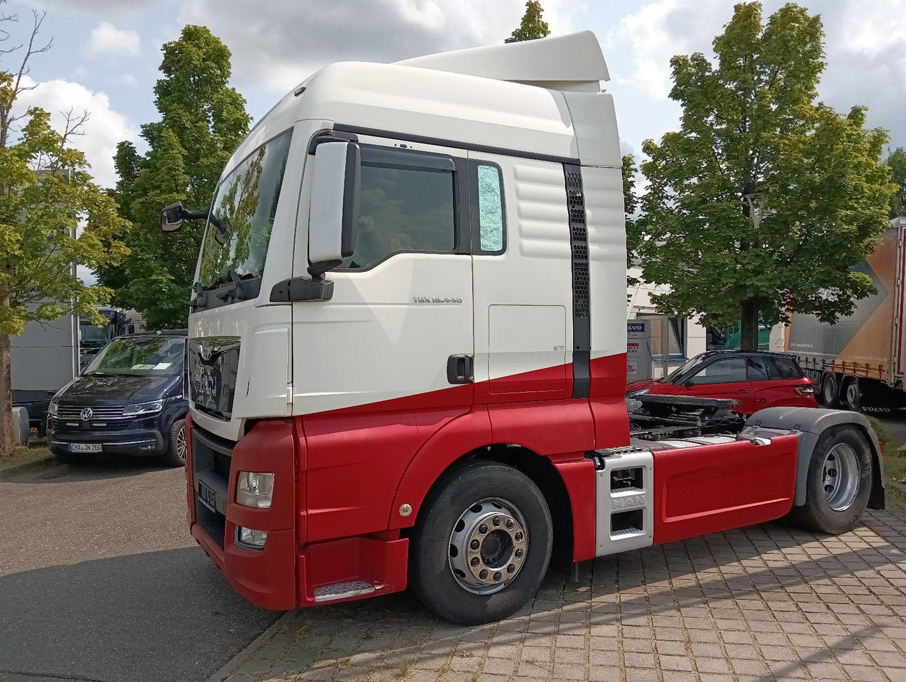 MAN TGX 18:440 BLS INTARDER Vollspoiler Reifen70-90% MAN TGX 18:440 BLS INTARDER Vollspoiler Reifen70-90% - شاحنة جرار: صور 5 MAN TGX 18:440 BLS INTARDER Vollspoiler Reifen70-90% MAN TGX 18:440 BLS INTARDER Vollspoiler Reifen70-90% - شاحنة جرار: صور 5