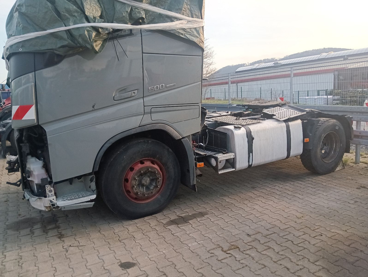 Volvo FH 500 Globe CRAWLER Hydr.,Luft/Luft Motor läuft - شاحنة جرار: صور 4 Volvo FH 500 Globe CRAWLER Hydr.,Luft/Luft Motor läuft - شاحنة جرار: صور 4