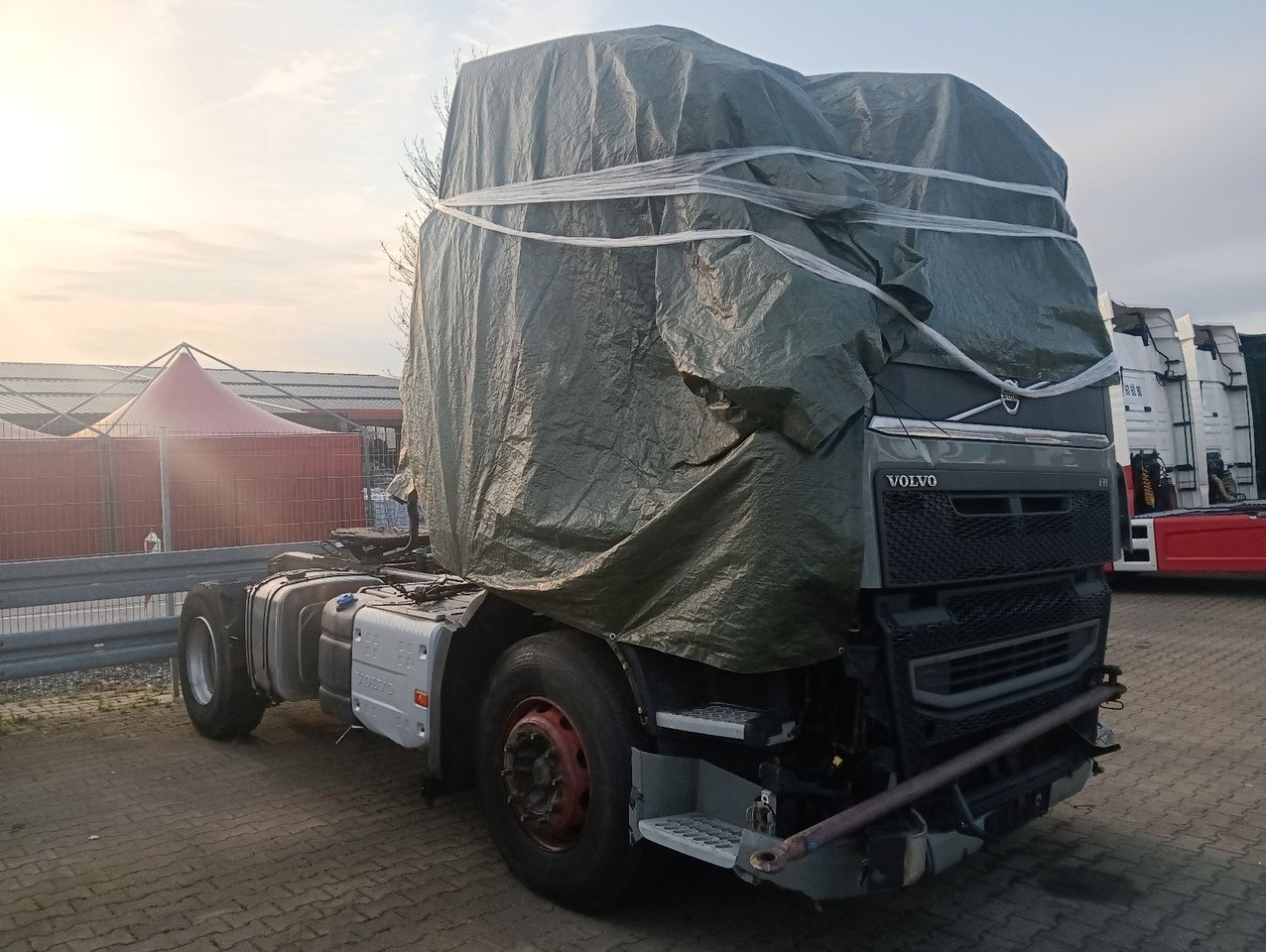 Volvo FH 500 Globe CRAWLER Hydr.,Luft/Luft Motor läuft - شاحنة جرار: صور 1 Volvo FH 500 Globe CRAWLER Hydr.,Luft/Luft Motor läuft - شاحنة جرار: صور 1