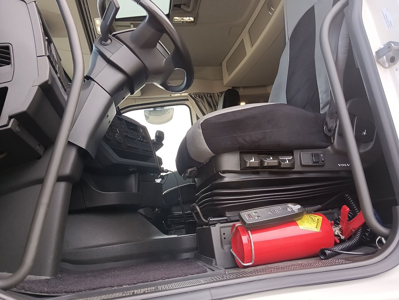 Volvo FH500 8x4R RETARDER LIFT MEILLER-Asphalt FunkAHK - قلابات: صور 5 Volvo FH500 8x4R RETARDER LIFT MEILLER-Asphalt FunkAHK - قلابات: صور 5