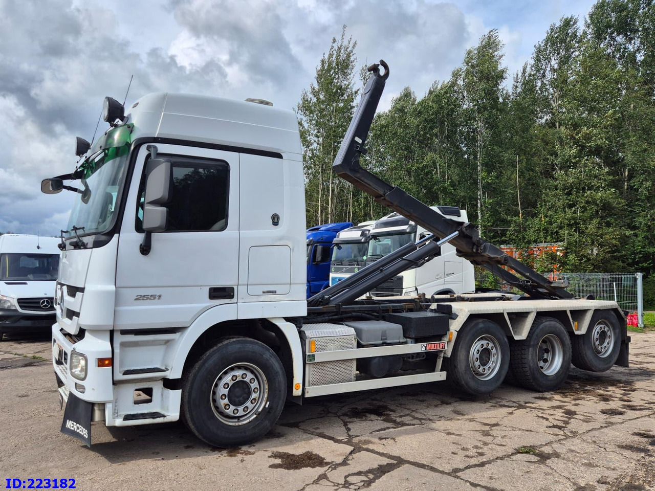 MERCEDES-BENZ Actros 2551 8x2 V8 Retarder - شاحنة ذات الخطاف: صور 1 MERCEDES-BENZ Actros 2551 8x2 V8 Retarder - شاحنة ذات الخطاف: صور 1