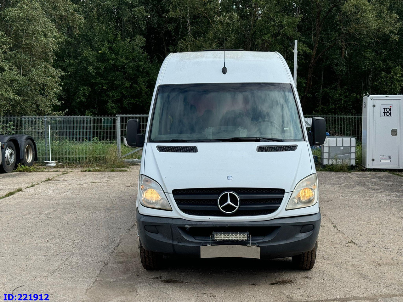 MERCEDES-BENZ Sprinter 518 VIP 17-Place - سياحية حافلة: صور 2 MERCEDES-BENZ Sprinter 518 VIP 17-Place - سياحية حافلة: صور 2