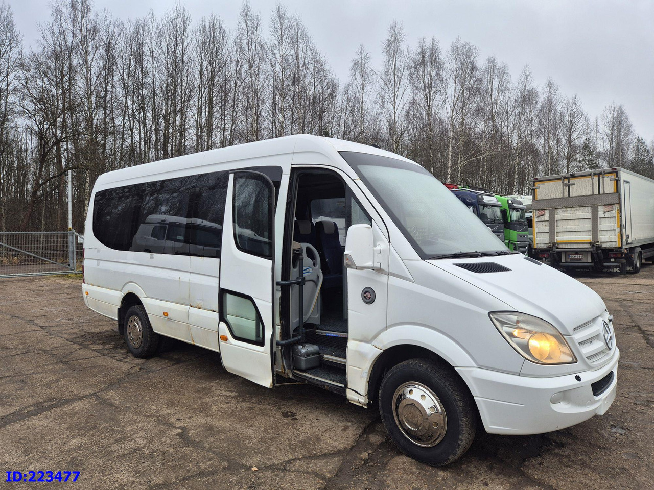 MERCEDES-BENZ Sprinter 518 - VIP - 20-seater - سياحية حافلة: صور 4 MERCEDES-BENZ Sprinter 518 - VIP - 20-seater - سياحية حافلة: صور 4