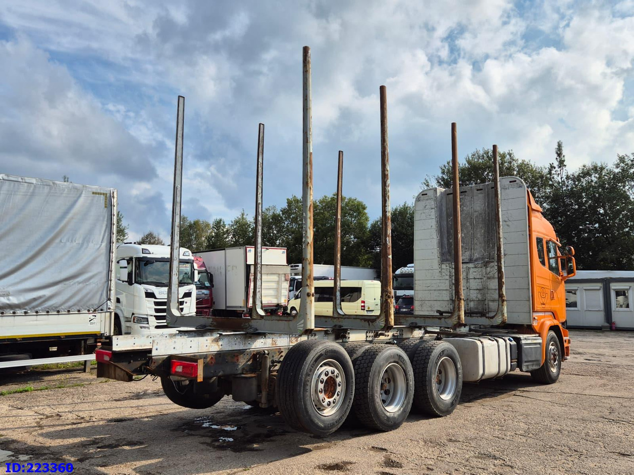SCANIA R580 8X4 V8 Retarder - شاحنة قطع الأشجار: صور 4 SCANIA R580 8X4 V8 Retarder - شاحنة قطع الأشجار: صور 4