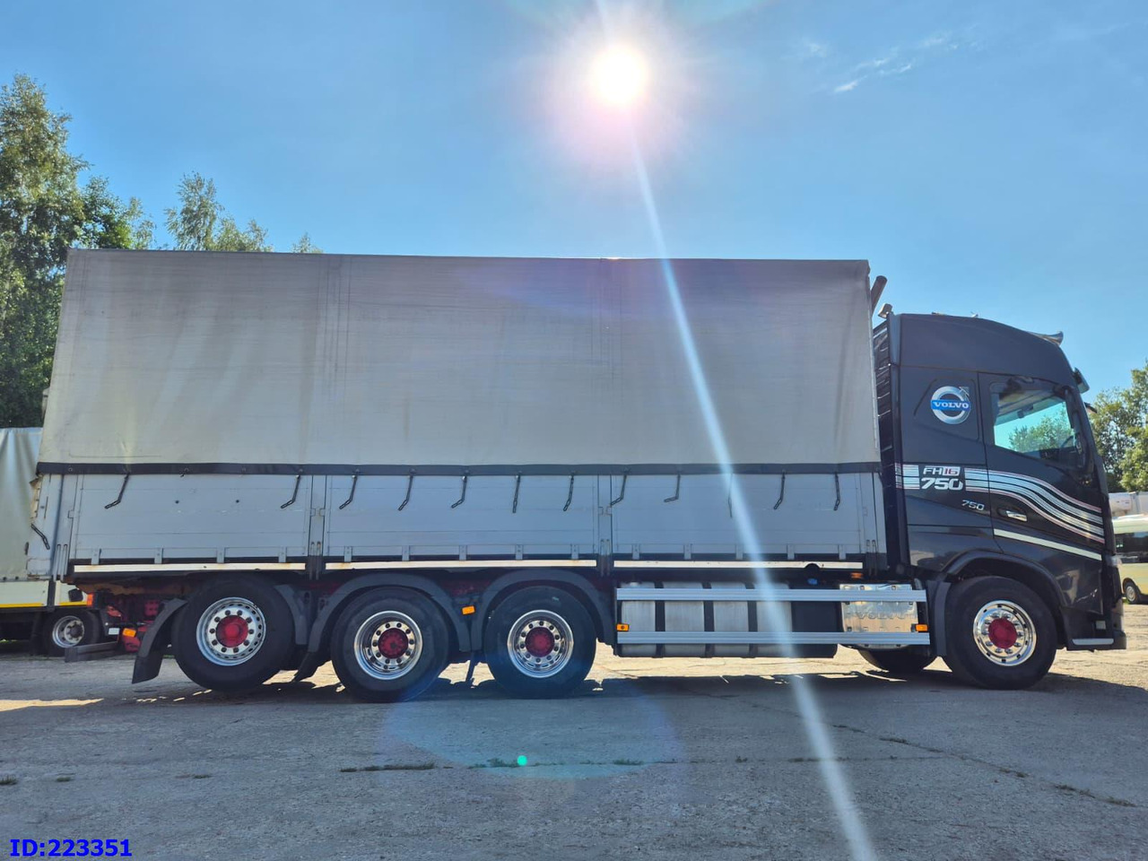 VOLVO FH16 750HP - 8x4-Steering axle - شاحنة ستارة: صور 5 VOLVO FH16 750HP - 8x4-Steering axle - شاحنة ستارة: صور 5