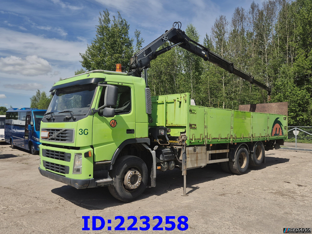 VOLVO FM9 300HP 6x2 + HIAB 144B -3 CL - شاحنات مسطحة: صور 1 VOLVO FM9 300HP 6x2 + HIAB 144B -3 CL - شاحنات مسطحة: صور 1