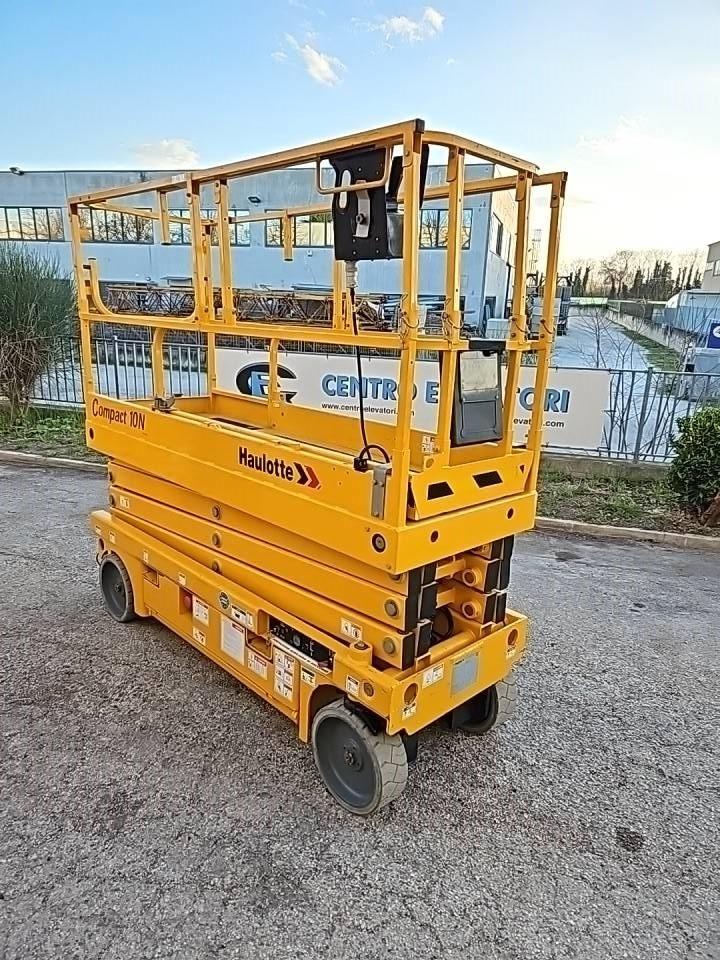 Haulotte Compact 10 N - رافعات مقصية: صور 3 Haulotte Compact 10 N - رافعات مقصية: صور 3