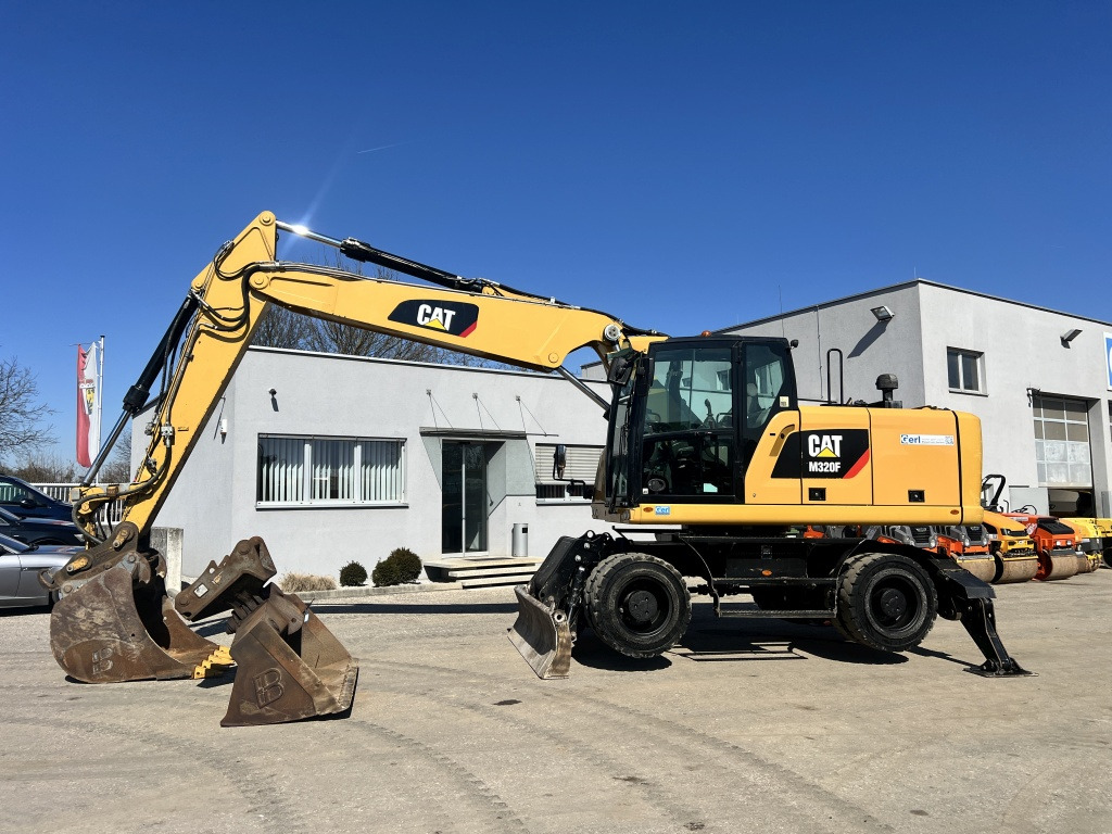 Caterpillar M 320 F (111527) - حفارة على عجلات: صور 1 Caterpillar M 320 F (111527) - حفارة على عجلات: صور 1