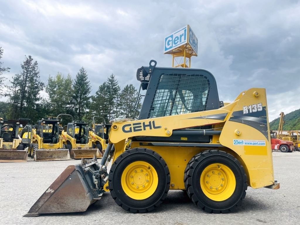 Gehl R135 (4068) - شيول صغير: صور 1 Gehl R135 (4068) - شيول صغير: صور 1