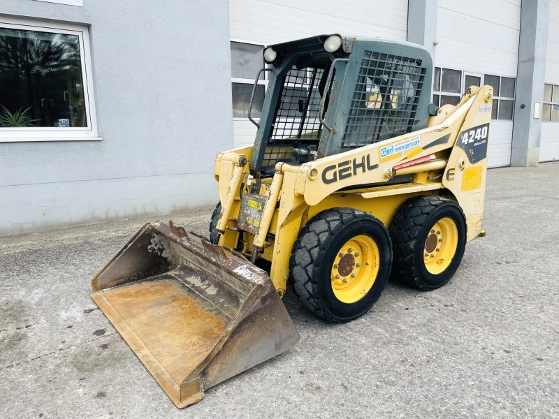 Gehl SL4240 (3746) - شيول صغير: صور 4 Gehl SL4240 (3746) - شيول صغير: صور 4